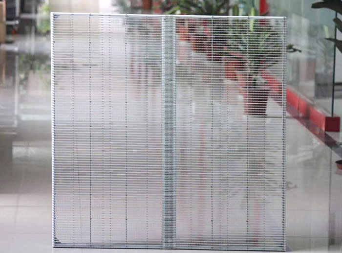 Ang mas mataas na light transmittance ba sa mga LED na transparent na screen ay nagreresulta sa isang malabong imahe?